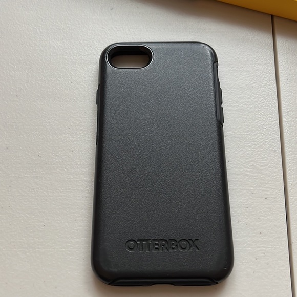 IPHONE 7/8 Otterbox case! - Picture 2 of 6